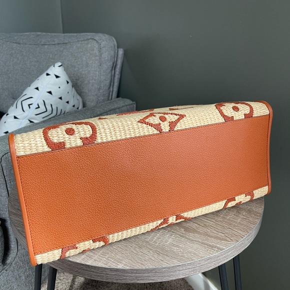 Louis Vuitton Onthego GM Tan Raffia - Picture 3 of 10